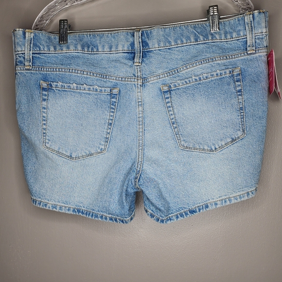 ISABEL MATERNITY by Ingrid & Isabel Grow With You Blue Midi Shorts. Size:10 - Picture 3 of 12